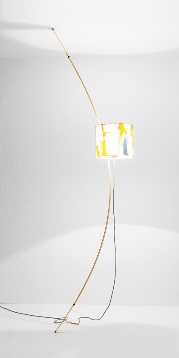 Raumleuchte mit Lampenschirm aus Seide